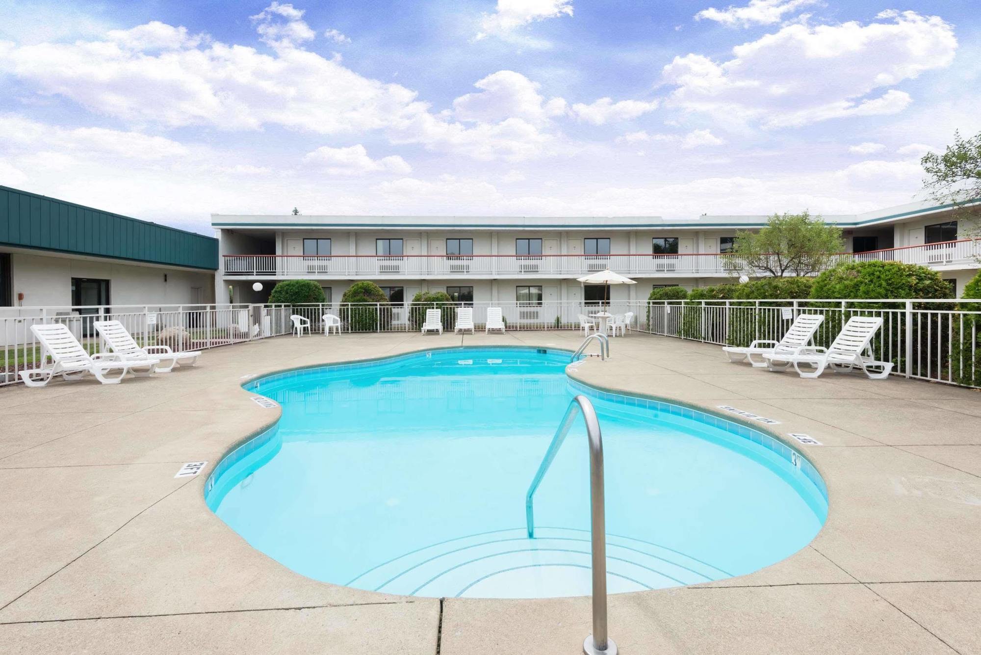 Sprucewood Inn Elyria Ngoại thất bức ảnh